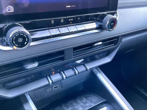 Used 2023 Chevrolet Colorado Trail Boss w/ Technology Package image 31