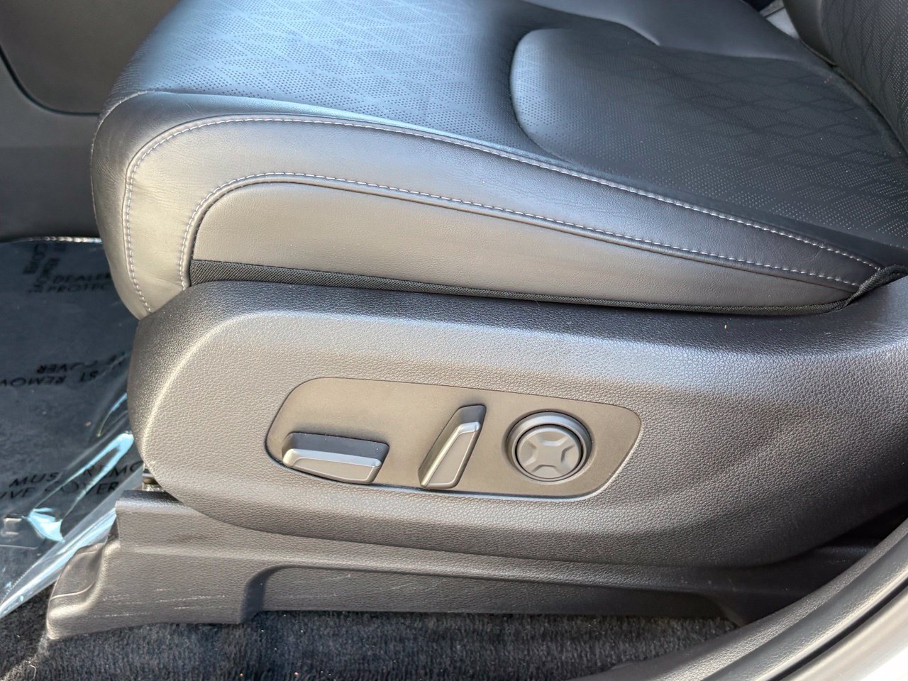 Used 2025 Kia Carnival EX FWD image 22