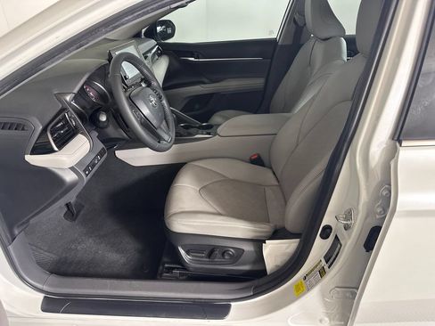 Used 2023 Toyota Camry XSE FWD image 9