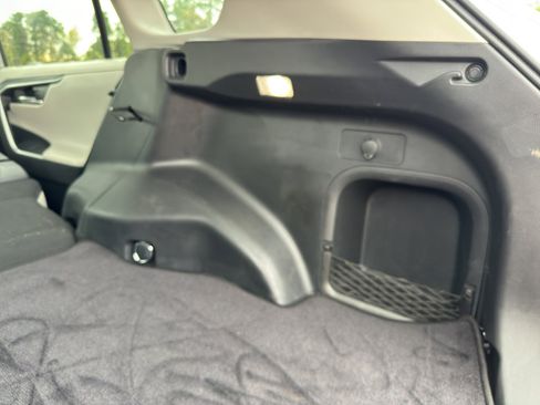 Used 2022 Toyota RAV4 Limited image 17