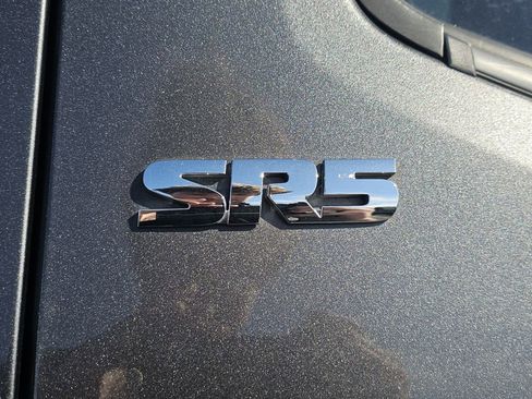 Used 2019 Toyota Tacoma SR5 AWD/4WD image 17