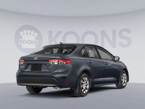Used 2025 Toyota Corolla LE image 2
