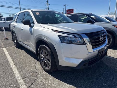 Certified 2023 Nissan Pathfinder S image 2