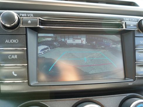 Used 2015 Toyota RAV4 LE FWD image 26