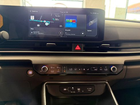 Used 2025 Kia Carnival EX FWD image 51