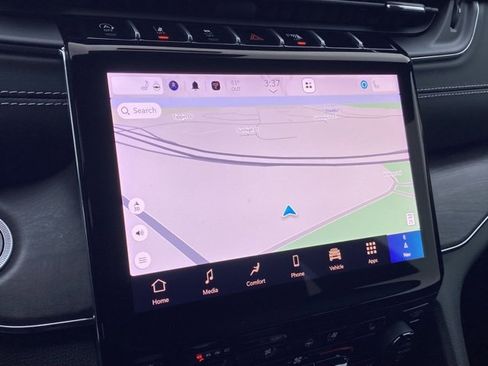 Used 2024 Jeep Grand Cherokee L Overland w/ Luxury Tech Group IV image 18