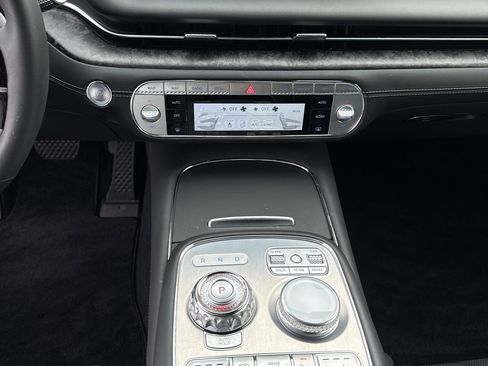 Used 2025 Genesis G90 3.5T image 24