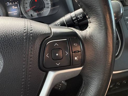 Used 2017 Toyota Sienna SE w/ SE Preferred Package FWD image 16