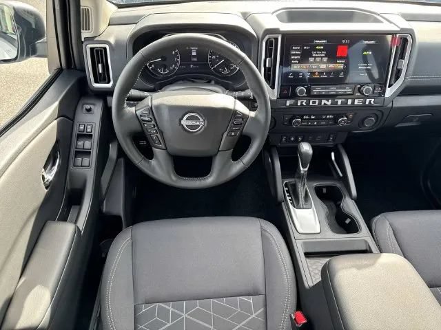 Certified 2025 Nissan Frontier SV w/ SV Convenience Package RWD image 14