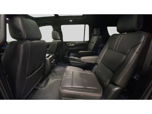 Used 2024 Chevrolet Suburban RST w/ Sport Performance Package AWD/4WD image 16