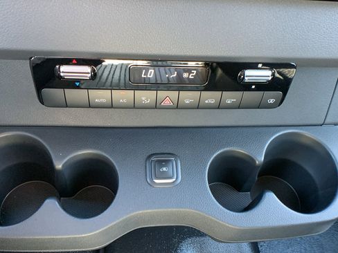 Used 2022 Mercedes-Benz Sprinter 2500 image 17