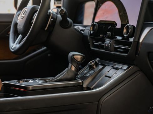 Used 2025 Lexus GX 550 image 49