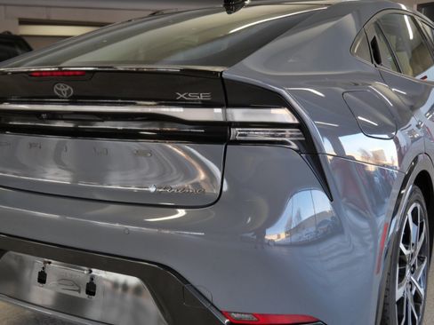 Used 2023 Toyota Prius Prime Premium image 18