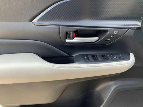 Used 2024 Toyota Grand Highlander AWD Hybrid image 12