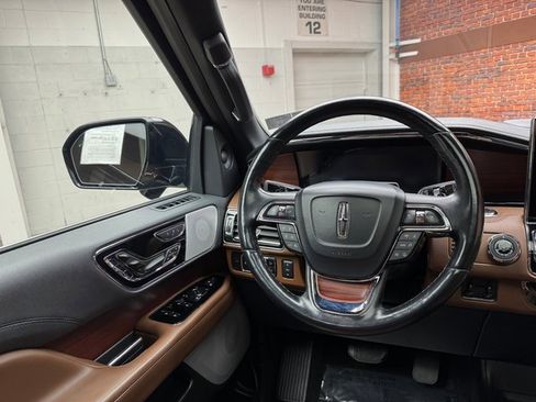Used 2023 Lincoln Navigator L Reserve image 13