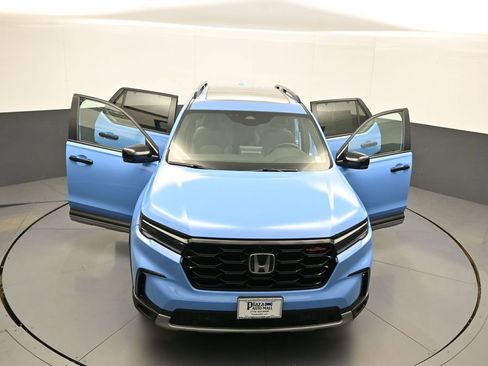 Used 2025 Honda Pilot TrailSport image 48