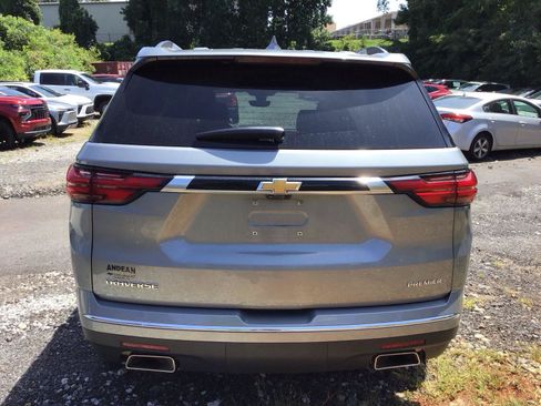 Used 2023 Chevrolet Traverse Premier FWD image 3