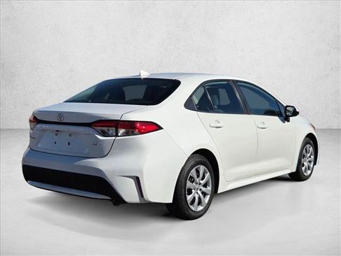 Used 2022 Toyota Corolla LE image 5