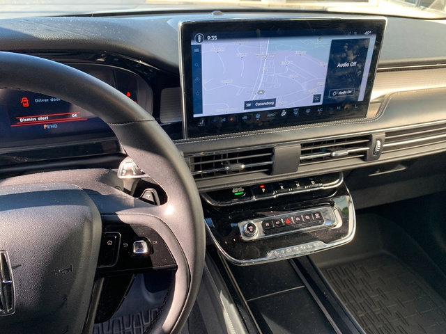 Certified 2025 Lincoln Corsair AWD image 27