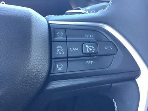 Used 2023 Jeep Grand Cherokee Altitude AWD/4WD image 29