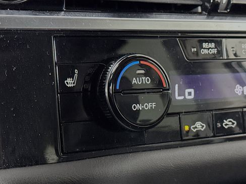 Used 2022 Nissan Pathfinder SL w/ SL Premium Package AWD/4WD image 21