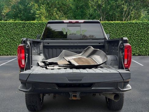 Used 2022 GMC Sierra 2500 Denali w/ Denali Black Diamond Edition AWD/4WD image 4