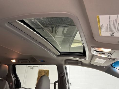 Used 2017 Toyota Sienna XLE w/ Protection Package AWD/4WD image 17