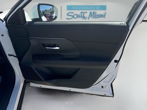 Used 2025 Nissan Kicks SR FWD image 32