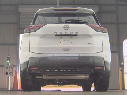 Used 2025 Nissan Rogue SL w/ Tech Package FWD image 18