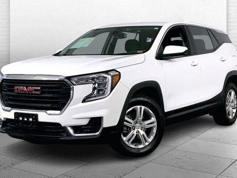 Used 2024 GMC Terrain SLE image 11
