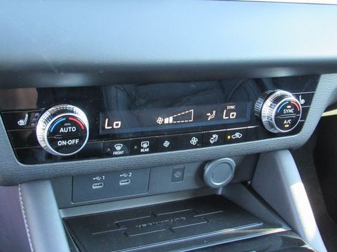 New 2025 Mitsubishi Outlander SE image 18