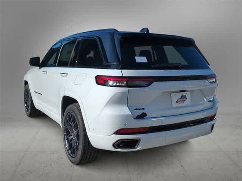 New 2025 Jeep Grand Cherokee Summit image 6