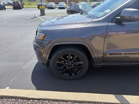 Used 2020 Jeep Grand Cherokee Altitude AWD/4WD image 8
