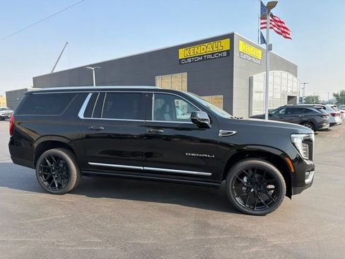 Used 2026 GMC Yukon XL Denali w/ Sun & Power Step Package AWD/4WD image 12