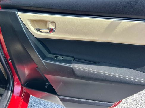 Used 2018 Toyota Corolla LE FWD image 12