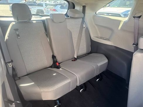 Used 2024 Toyota Sienna LE AWD/4WD image 5