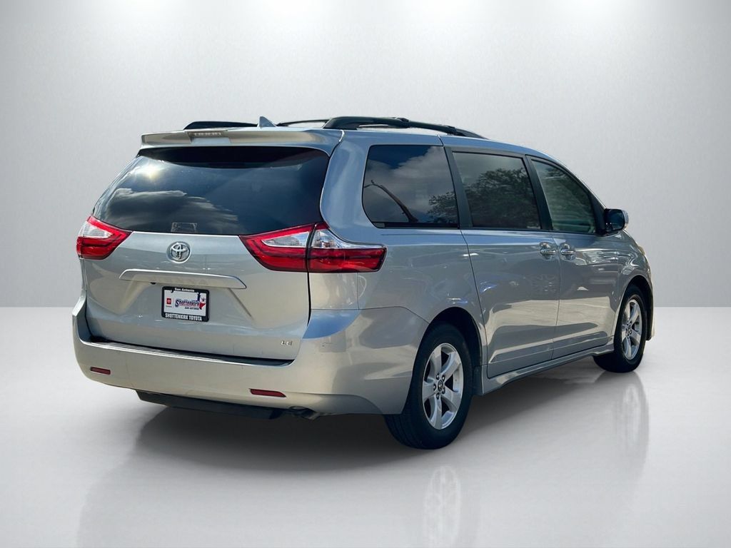 Used 2019 Toyota Sienna LE w/ LE Preferred Package FWD image 5