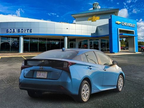 Used 2022 Toyota Prius L Eco image 3