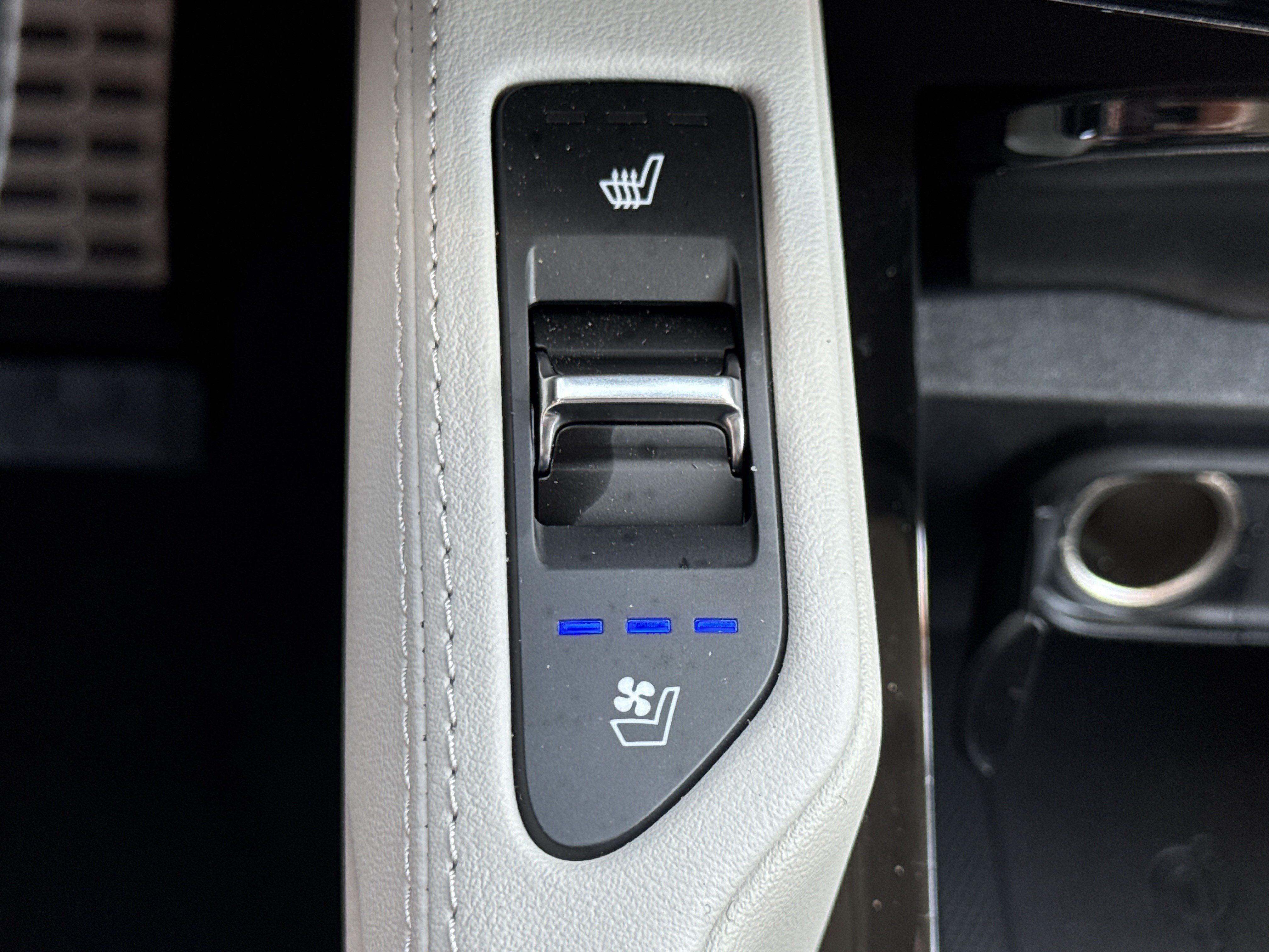 Used 2025 Kia Telluride SX w/ SX Captain's Chair Package FWD image 14