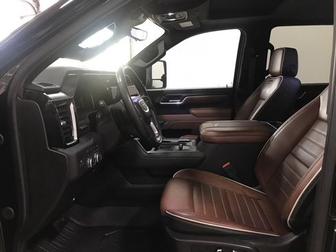 Used 2025 GMC Sierra 3500 Denali Ultimate image 11