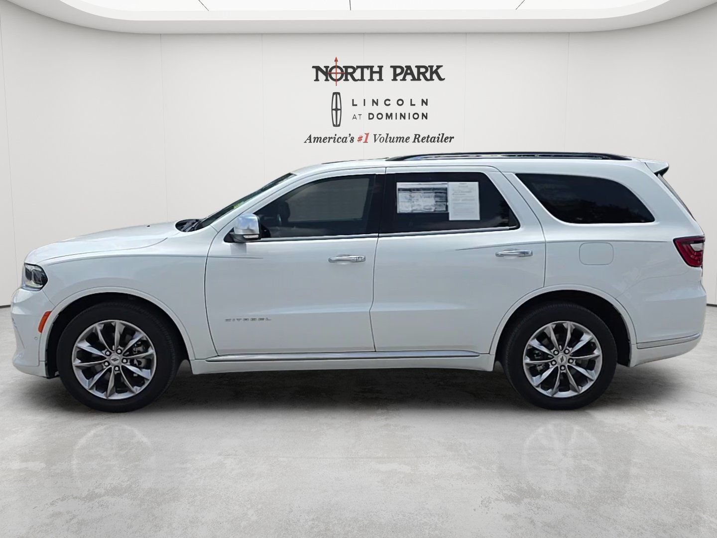 Used 2023 Dodge Durango Citadel RWD image 2