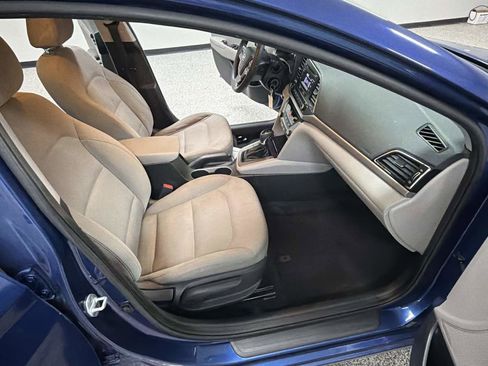 Used 2017 Hyundai Elantra SE image 25