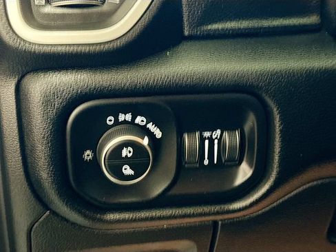 Used 2019 RAM 1500 Big Horn AWD/4WD image 11