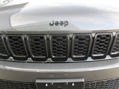 New 2025 Jeep Grand Cherokee Limited w/ Black Appearance Package image 36