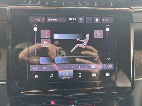 Used 2024 Jeep Grand Cherokee Altitude image 6