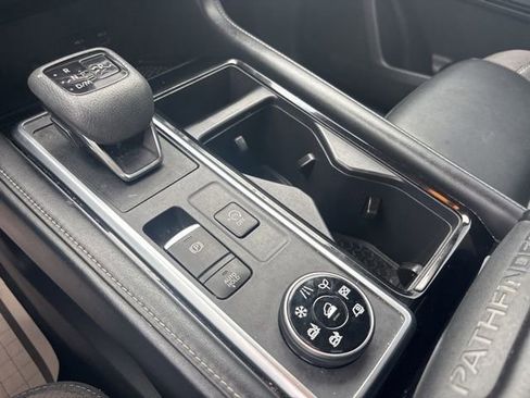 Used 2023 Nissan Pathfinder SL AWD/4WD image 21
