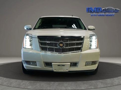 Used 2013 Cadillac Escalade Platinum AWD/4WD image 2