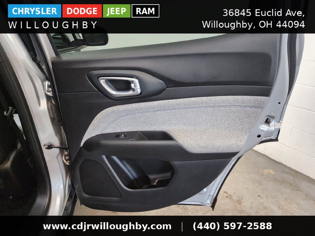Used 2024 Jeep Compass Latitude AWD/4WD image 29