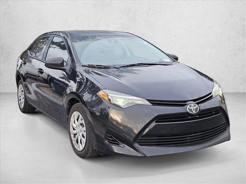 Used 2018 Toyota Corolla LE FWD image 3