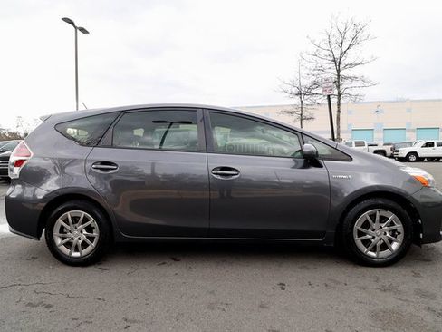 Used 2017 Toyota Prius V Four image 16